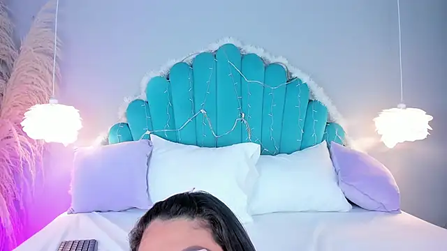 Snapshot of AlassiaHocthner chatting on 12/16/25, 11:47 AlassiaHocthner online show from 12/16/25, 11:47