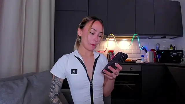 Snapshot of baobei03 chatting on 11/27/25, 01:00 baobei03 online show from 11/27/25, 01:00