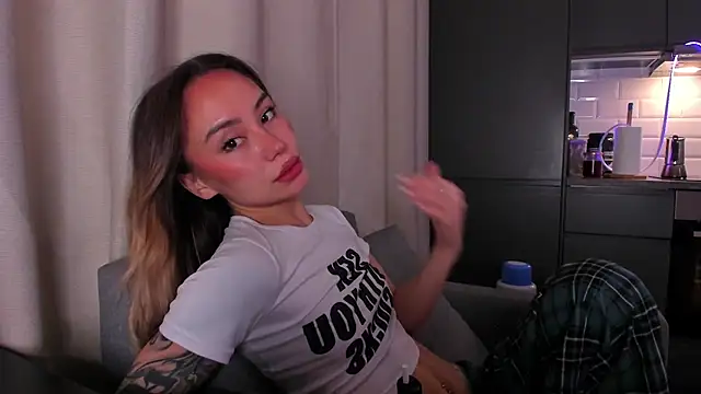 Snapshot of baobei03 chatting on 11/13/25, 10:30 baobei03 online show from 11/13/25, 10:30