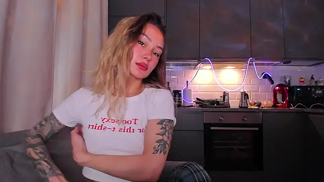 Snapshot of baobei03 chatting on 11/10/25, 11:37 baobei03 online show from 11/10/25, 11:37