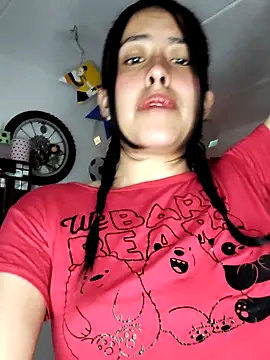 Snapshot of Queen_Ashly chatting on 06/14/26, 02:24 Queen Ashly online show from 06/14/26, 02:24