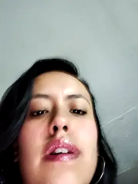 Snapshot of Queen_Ashly chatting on 06/17/26, 02:55 Queen Ashly online show from 06/17/26, 02:55