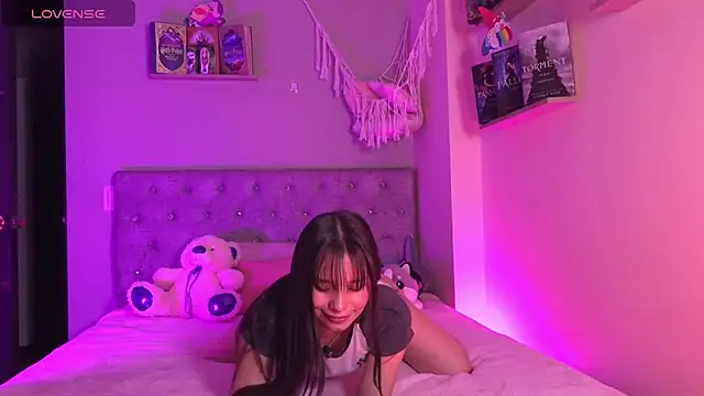 Alisha Olsen  online show from 03/18/26, 03:42