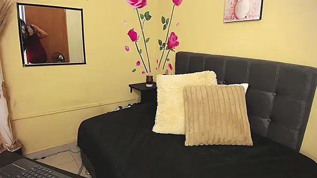 BrendaRojas  online show from 04/15/26, 07:18