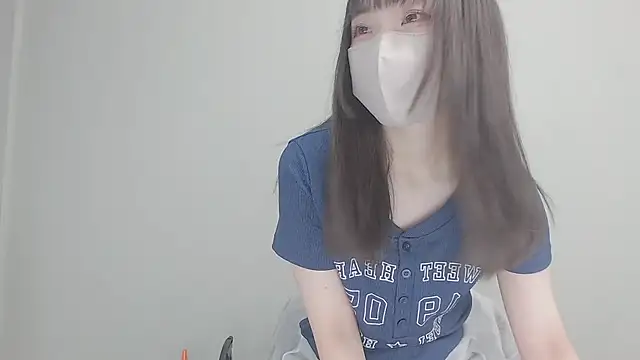 Snapshot of Hanna_xxx_cute chatting on 10/10/25, 11:00 Hanna xxx cute online show from 10/10/25, 11:00