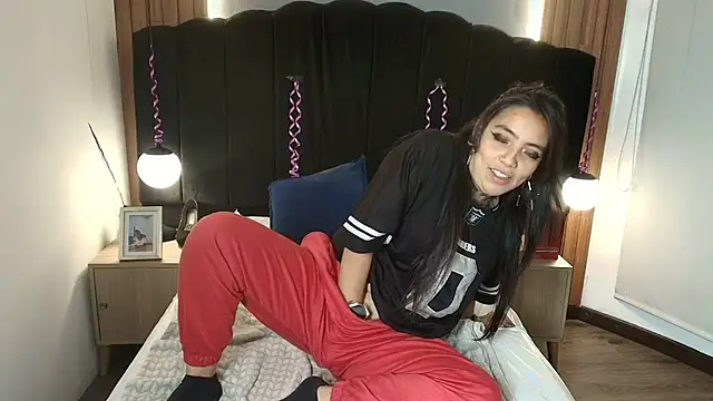 LiaMonroee  online show from 04/05/26, 12:01