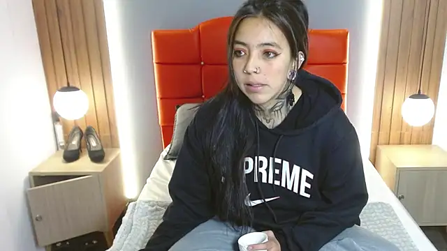 LiaMonroee  online show from 02/17/26, 12:02