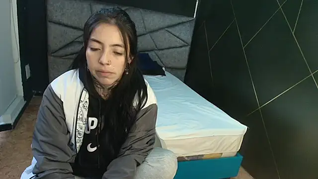 LiaMonroee  online show from 11/29/25, 12:05