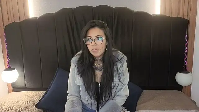 LiaMonroee  online show from 05/30/26, 12:00