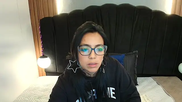 LiaMonroee  online show from 05/21/26, 12:02