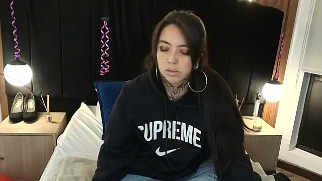 LiaMonroee  online show from 03/26/26, 12:03