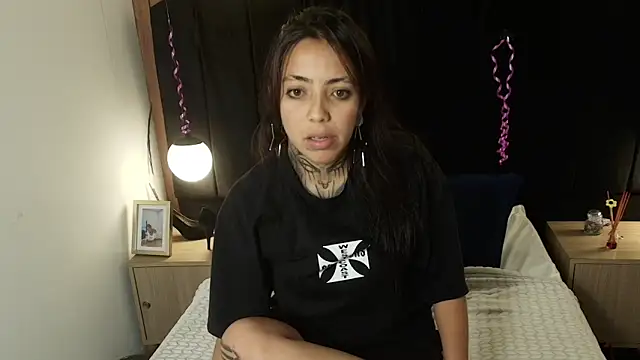 LiaMonroee  online show from 04/15/26, 12:32