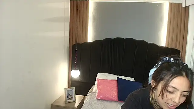 LiaMonroee  online show from 05/06/26, 12:31