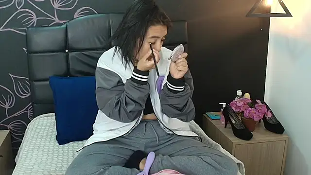 LiaMonroee  online show from 12/19/25, 12:07