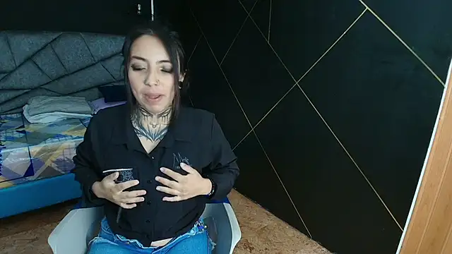 LiaMonroee  online show from 11/05/25, 12:41