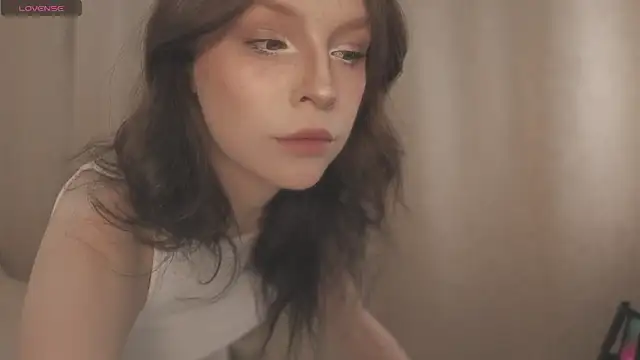 claire bennett online show from 09/11/25, 02:33