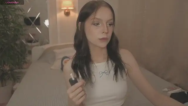 claire bennett online show from 09/13/25, 10:54