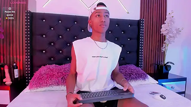 Snapshot of SammyAdams_ chatting on 09/22/25, 08:04 SammyAdams online show from 09/22/25, 08:04
