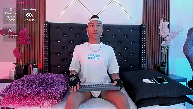 Snapshot of SammyAdams_ chatting on 09/24/25, 07:42 SammyAdams online show from 09/24/25, 07:42