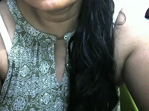 Snapshot of bosemalini chatting on 10/05/25, 05:36 bosemalini online show from 10/05/25, 05:36