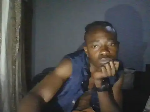 Snapshot of Nykho17 chatting on 10/31/25, 06:37 Nykho17 online show from 10/31/25, 06:37