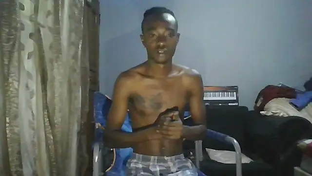 Snapshot of Nykho17 chatting on 11/17/25, 08:57 Nykho17 online show from 11/17/25, 08:57