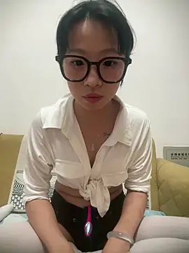 jingjing005 online show from 04/12/26, 11:24