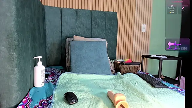 EvelynFoxx- online show from 10/31/25, 07:21