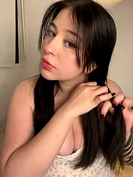 Snapshot of NicoleLeinn chatting on 09/21/25, 12:38 NicoleLeinn online show from 09/21/25, 12:38