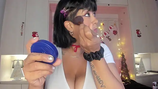 VickyRuiz  online show from 12/20/25, 12:41