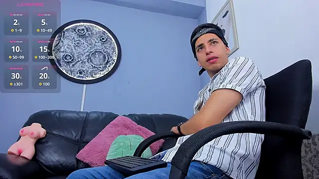 Snapshot of Alexander_gold chatting on 09/15/25, 03:23 Alexander gold online show from 09/15/25, 03:23