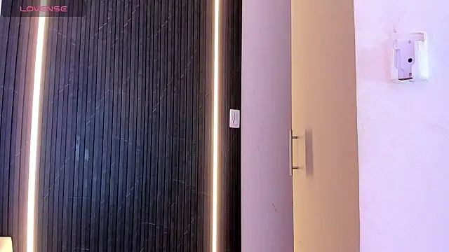 Gabrielaa Miller  online show from 11/15/25, 07:40