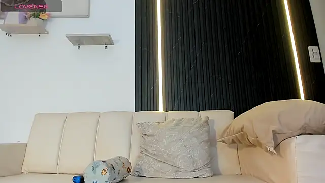 Gabrielaa Miller  online show from 10/30/25, 08:17