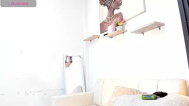 Gabrielaa Miller  online show from 10/23/25, 07:23