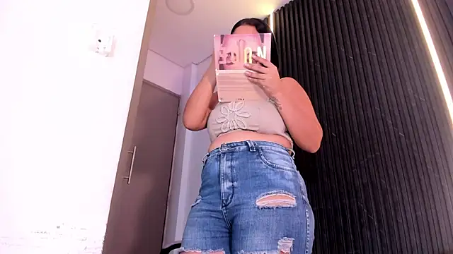 Gabrielaa Miller  online show from 12/05/25, 08:28