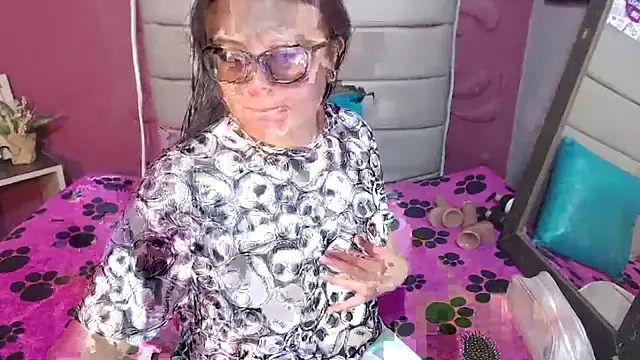 Snapshot of Cailing_Zu chatting on 10/08/25, 07:25 Cailing Zu online show from 10/08/25, 07:25