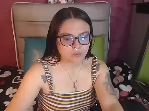 Snapshot of Cailing_Zu chatting on 09/24/25, 07:42 Cailing Zu online show from 09/24/25, 07:42