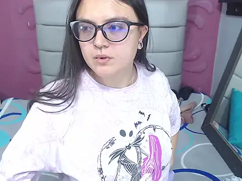 Snapshot of Cailing_Zu chatting on 11/05/25, 07:50 Cailing Zu online show from 11/05/25, 07:50