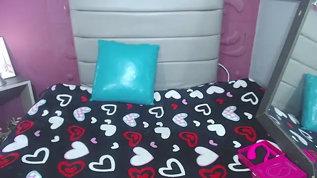 Snapshot of Cailing_Zu chatting on 11/03/25, 07:39 Cailing Zu online show from 11/03/25, 07:39