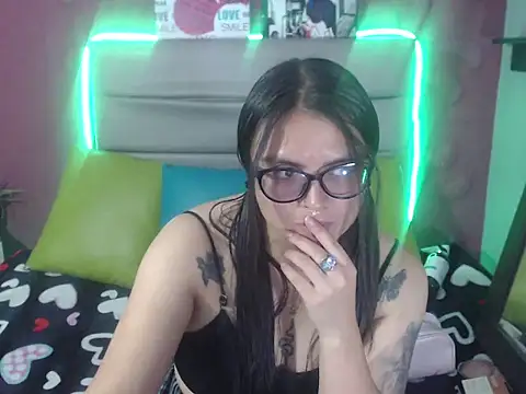 Snapshot of Cailing_Zu chatting on 09/09/25, 08:29 Cailing Zu online show from 09/09/25, 08:29