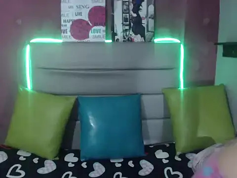 Snapshot of Cailing_Zu chatting on 09/08/25, 07:24 Cailing Zu online show from 09/08/25, 07:24