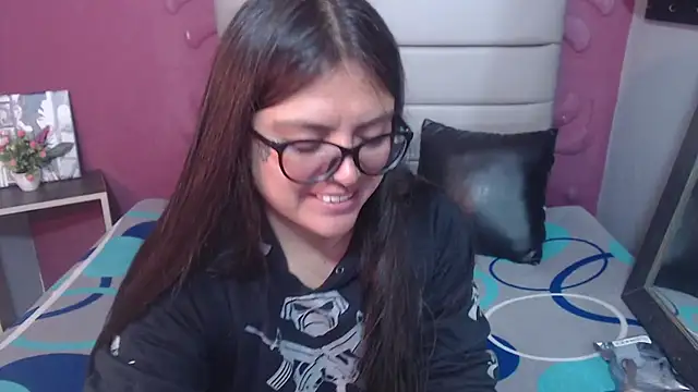 Cailing Zu online show from 12/20/25, 07:28