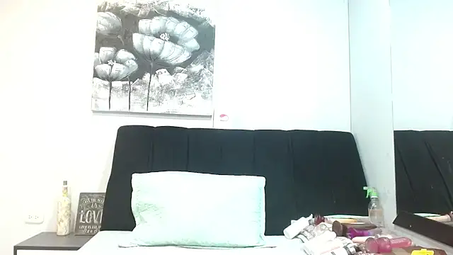 DonnaJoness online show from 11/17/25, 07:51