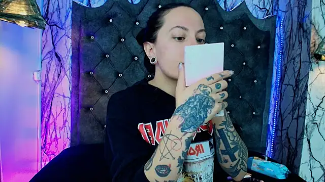 Zami Escobar of online show from 09/17/25, 06:43