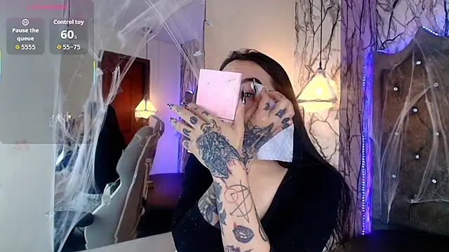 Zami Escobar of online show from 11/04/25, 05:17