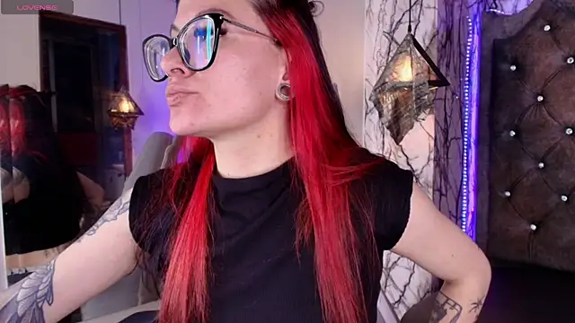 Zami Escobar of online show from 03/16/26, 06:43