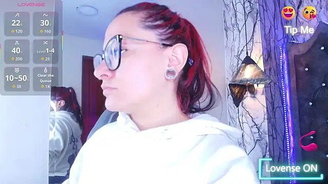 Zami Escobar of online show from 03/25/26, 06:51