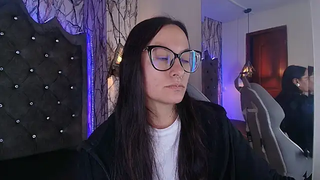 Zami Escobar of online show from 11/13/25, 06:45