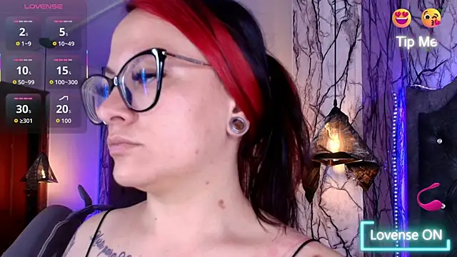 Zami Escobar of online show from 04/10/26, 05:31