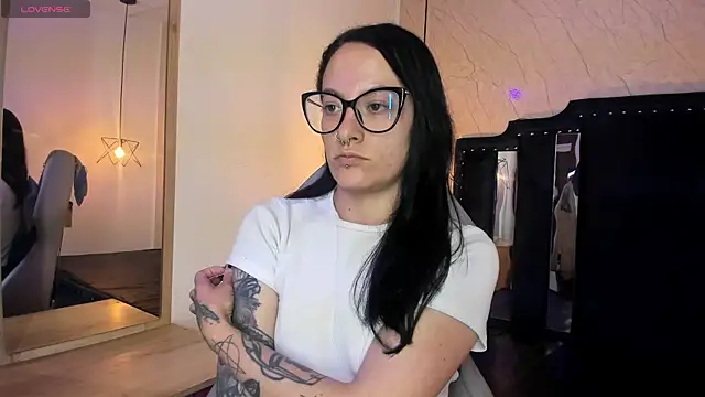 Zami Escobar of online show from 11/18/25, 07:06